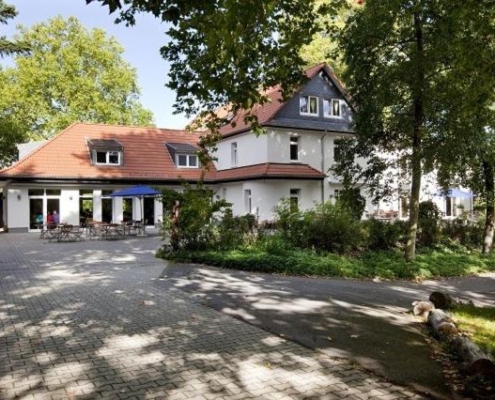 Am 27.06.2024 um 18.30 Uhr findet unsere diesjährige Mitgliederversammlung statt. Diesmal im Haus Müllestumpe, An der Rheindorfer Burg 22, 53117 Bonn